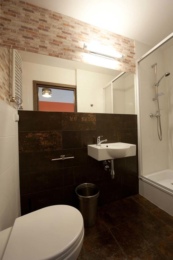Camera Economy con 6 Letti e Bagno Privato
